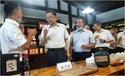 贵州省委书记孙志刚、省委常委、省委秘书长、省委组织部部长刘捷一行调研曾氏晒醋
