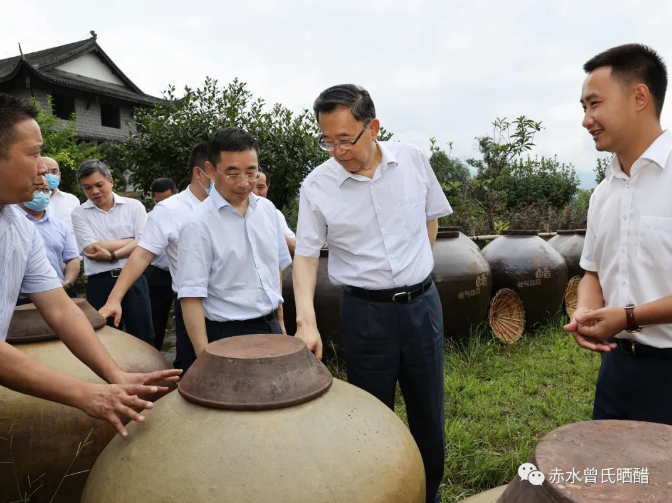 孙志刚调研曾氏晒醋公司醋醅发酵区.png