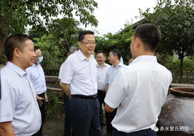 孙志刚调研曾氏晒醋公司酯化发酵区.png