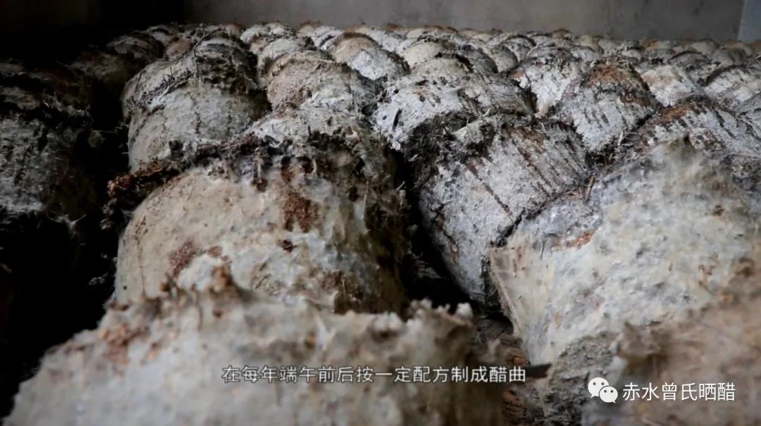 将数十味中草药在每年端午节前后按一定配方制成醋曲…….jpg